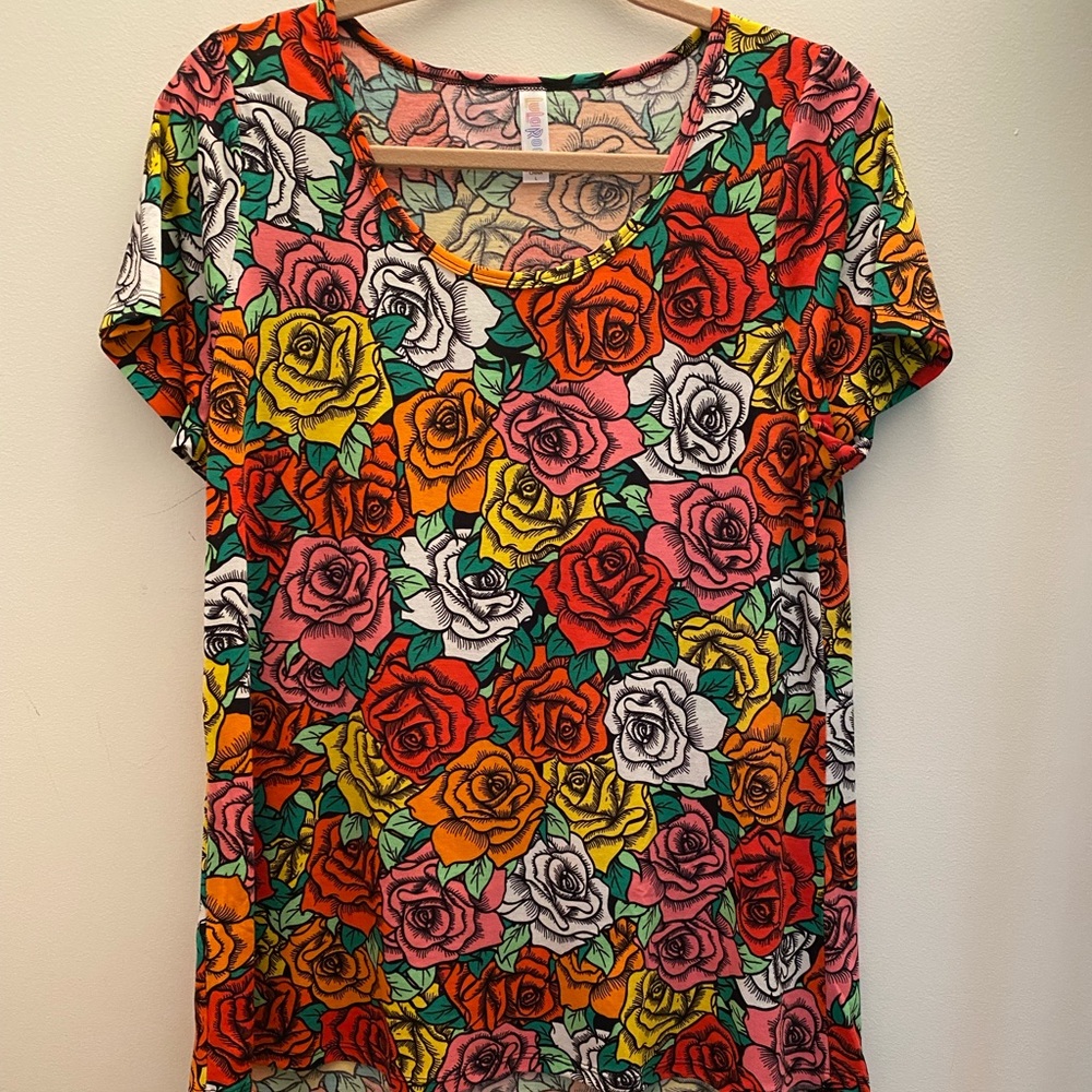 🍁LuLaRoe NWOT Classic T (Large)